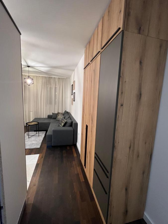 Delete 8 Apartment *