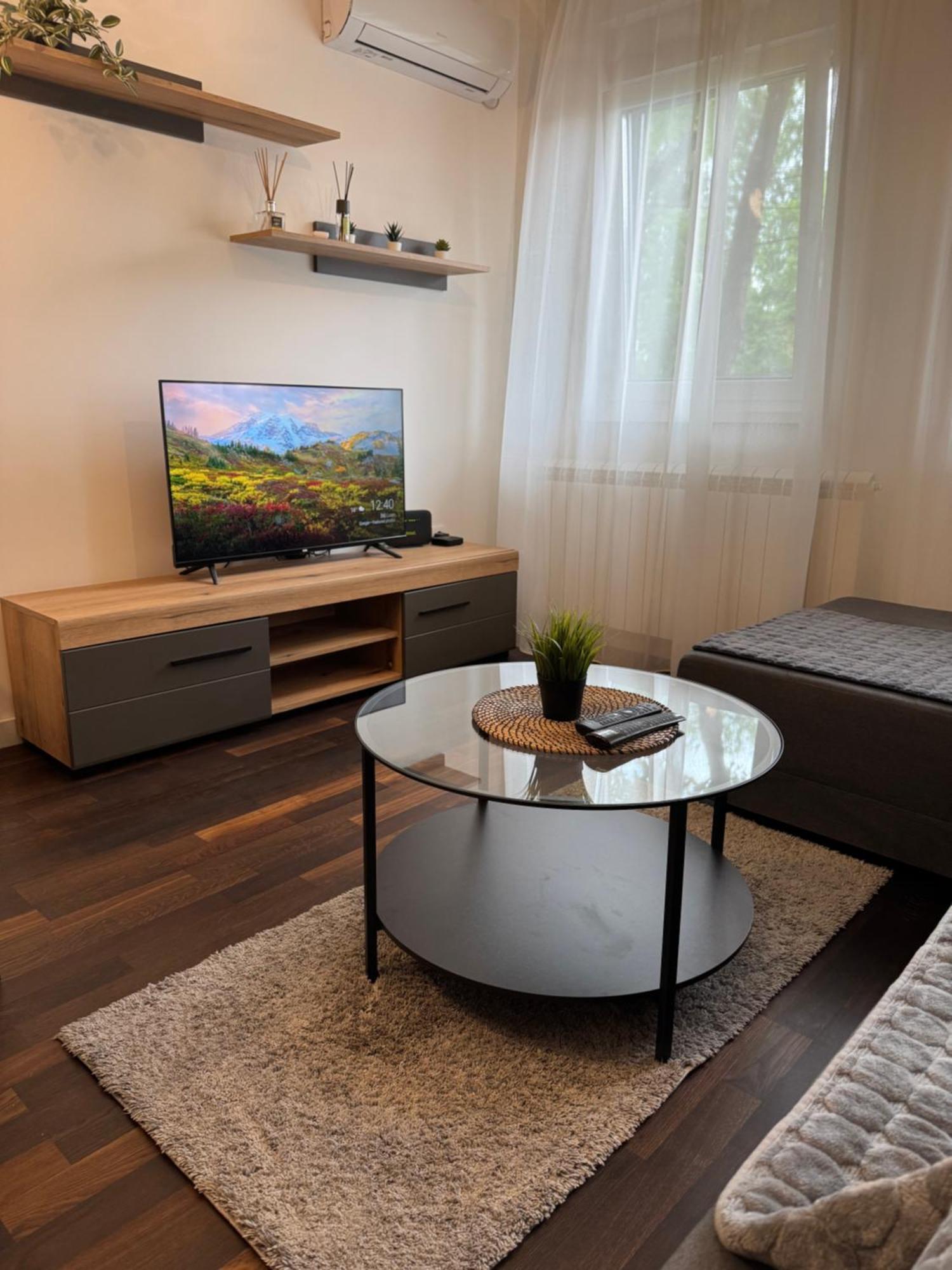 Delete 8 Apartment Belgrad
